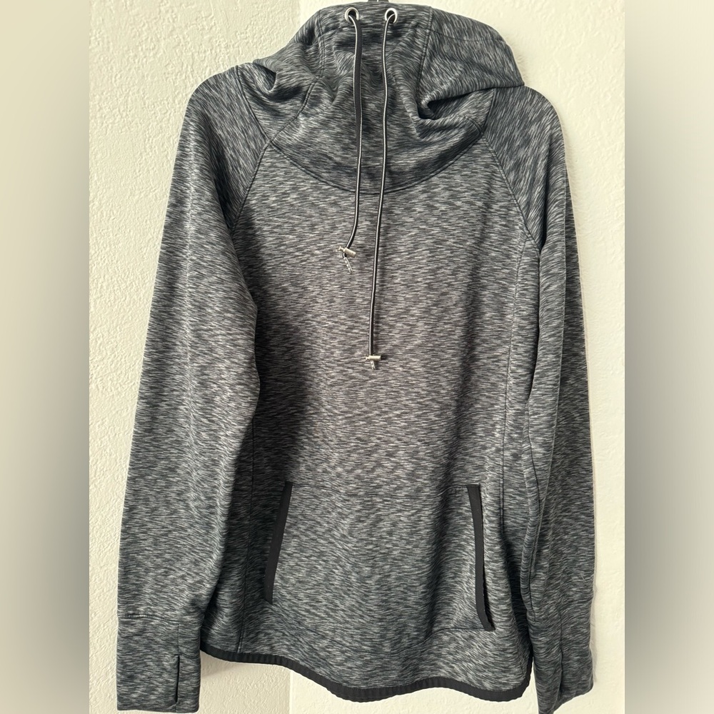 Athleta Gray Long Sleeve Hooded Kangaroo Pocket Pullover Sweatshirt M